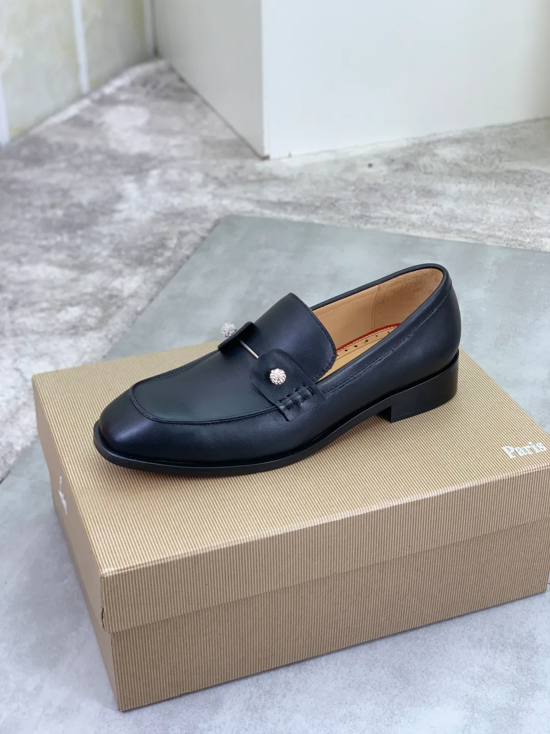Men's shoes 💰P760 new style 💰high version 🇮🇹 CL red bottom series top purchasing original order series🔍🔍/🇮🇹Italian imported cowhide, imported genuine leather lining💪💪, completely 1⃣️ vs 1⃣️🇮🇹💪💪, ⚠Sole: The original sole provided by the original factory, the exclusive movable molded sole is super comfortable, ⚠Original factory follow-up goods, 🔍🔍high quality, you can come in and out at will, welcome to compare ⚠Size: 38-44 (45 46 can be customized)